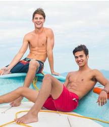 shirtless boys 5d906b17adf4d.jpg