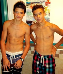 shirtless boys 5d94db2db9090.jpg