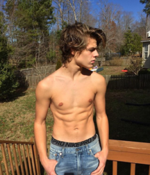 shirtless boys 5d94dc8ba2de0.png