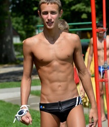 shirtless boys 5d94dcb13e16e.jpg