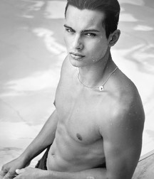 shirtless boys 5d99a11589149.jpg