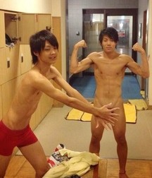 shirtless boys 5d99a13b4a96d.jpg