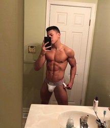shirtless boys 5d9de3d2e5629.jpg