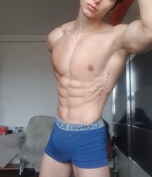 shirtless boys 5d9de440256bb.jpg