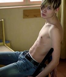 shirtless boys 5d9de4889fc6a.jpg