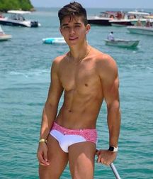 shirtless boys 5d9de52e370e4.jpg