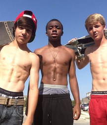 shirtless boys 5d9de56769ad5.jpg