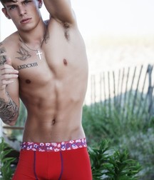 shirtless boys 5d9de5b998915.jpg