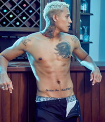 shirtless boys 5d9de6a2ae22d.png