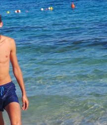 shirtless boys 5da0cd5979967.jpg