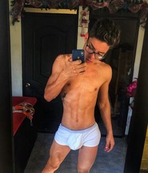 shirtless boys 5da0cdb4e8440.jpg
