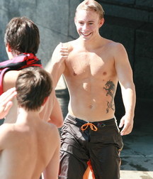 shirtless boys 5da0ce94ccf7e.jpg