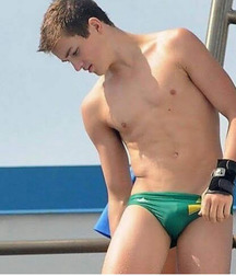 shirtless boys 5da0cef980078.jpg