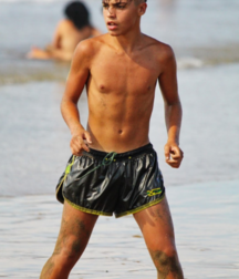 shirtless boys 5dac0ebc639e1.png