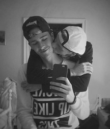 Boys 5dac8d7a2fd47.jpg