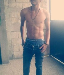 shirtless boys 5daf3caf9b443.jpg