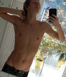 shirtless boys 5daf3d368f350.jpg