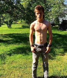 shirtless boys 5daf3d724dc57.jpg