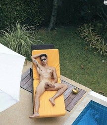 boys nude 5db09ed498d36.jpg