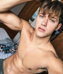 shirtless boys 5db1d4566a807.jpg