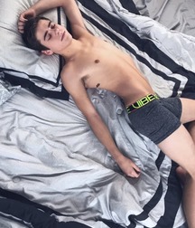 shirtless boys 5db1d48e554c9.jpg
