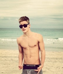 shirtless boys 5db2b44343bf1.jpg