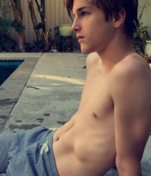 shirtless boys 5db2b47cd754a.png