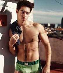 shirtless boys 5db2b4b62228e.jpg
