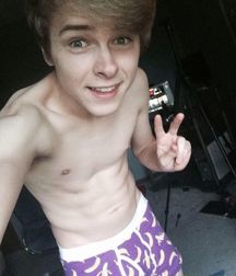 shirtless boys 5db2b4e749867.jpg
