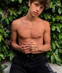 shirtless boys 5db532d9efd7f.png