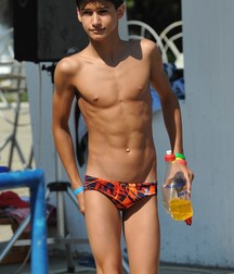 shirtless boys 5db739045d58c.jpg