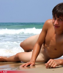 boys nude 5db87c37dc2ca.jpg