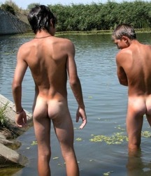 boys nude 5db87cabb9461.jpg