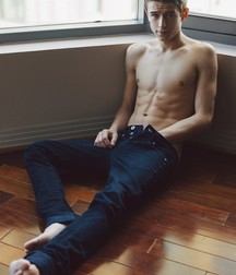 shirtless boys 5db9b1662f9e5.jpg