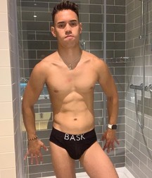 shirtless boys 5db9b1ad1b4db.jpg