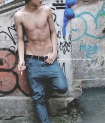 shirtless boys 5db9b283798cf.jpg