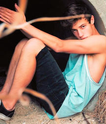 Boys 5db9b7703c50e.jpg