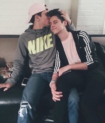 Boys 5dbaf6305e5b8.jpg