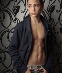 Boys 5dbaf716aa36a.jpg