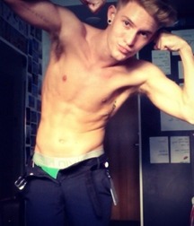 shirtless boys 5dbb0d7466e44.jpg