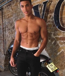 shirtless boys 5dbb0df31b5a4.jpg