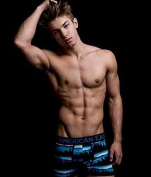 shirtless boys 5dbb0e89529fa.jpg
