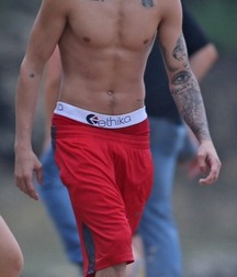shirtless boys 5dbb0eb35eb36.jpg
