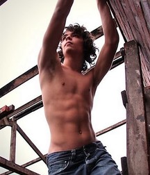 shirtless boys 5dbd429445491.jpg