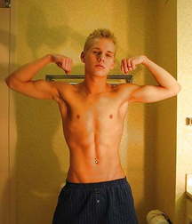 shirtless boys 5dbd436dee072.jpg