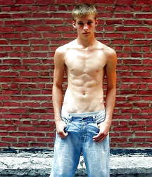 shirtless boys 5dbd439e1d926.jpg