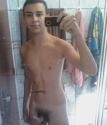boys nude 5dbd9128baa7a.jpg