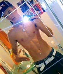 shirtless boys 5dbdb2a40bcc9.jpg