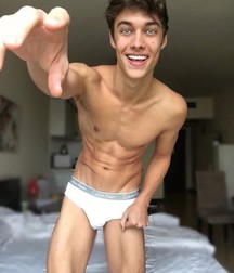 shirtless boys 5dbdb330cf6e5.jpg