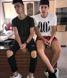 Boys 5dbe9a8d4b615.jpg